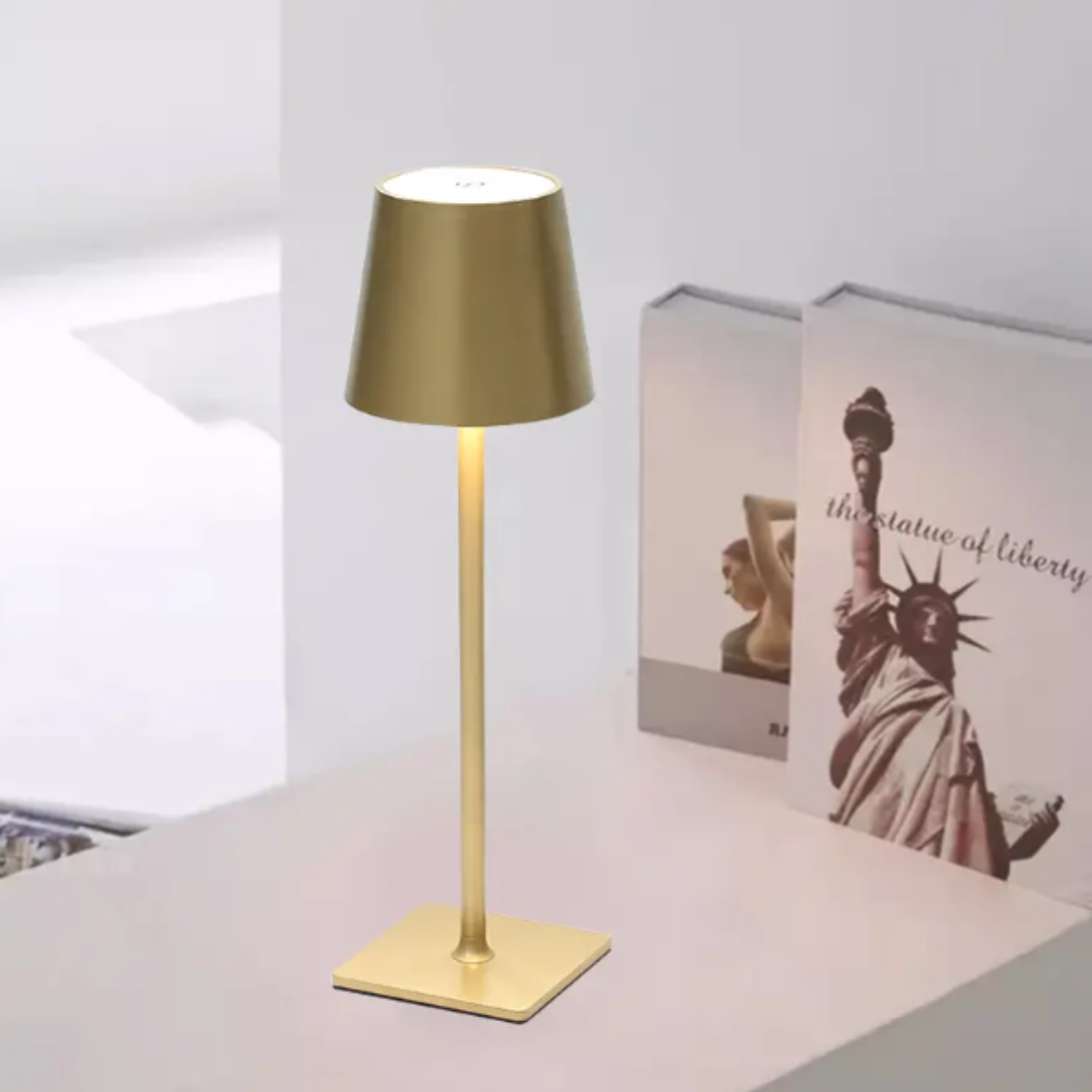 ضوء طاولة يعمل بالشحن - Astro Store